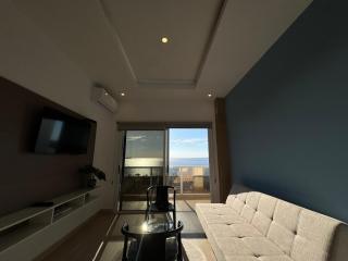 Modern apartment one block from the beach - 6