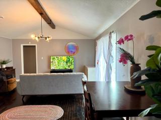 MODERN LUX 3BR HOME - King Bed - 10 mins to FT HOOD - Fenced yard - WIFI - Family friendly - LONG or SHORT TERM - 4