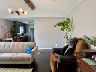 MODERN LUX 3BR HOME - King Bed - 10 mins to FT HOOD - Fenced yard - WIFI - Family friendly - LONG or SHORT TERM - 2