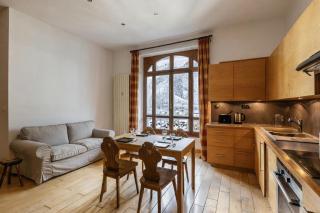 Central Majestic Apartment Near Skiing - Happy Rentals - 9