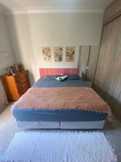 Suíte confortável e espaçosa em bairro tranquilo - 1