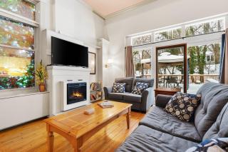 Charming Saugatuck Condo with Private Deck and Grill! - Saugatuck - 0