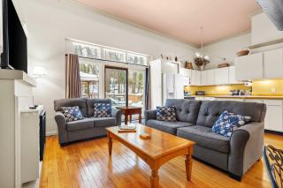 Charming Saugatuck Condo with Private Deck and Grill! - Saugatuck - 4