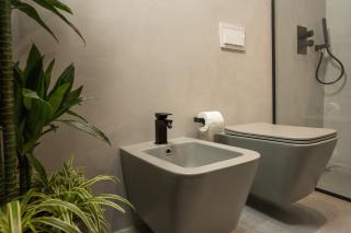 Elegant Skyline View Balcony Apartment - 9