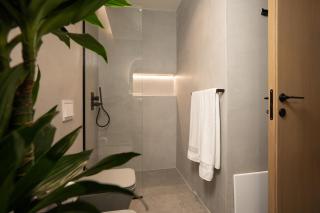 Elegant Skyline View Balcony Apartment - 8