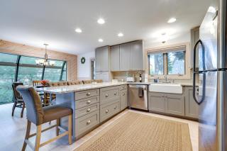 Cozy Getaway Private Hot Tub, Near Skiing! - West Dover - 2