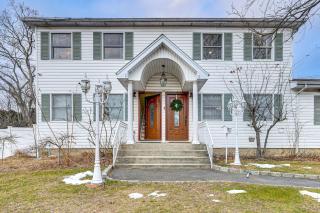 Shop, Hike, Golf and Swim Inviting Deer Park Escape - 0