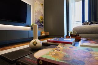 EE Homes - Curated Design & Skyline Views - 3