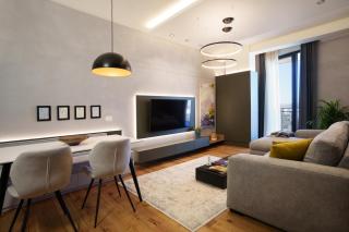 EE Homes - Curated Design & Skyline Views - 8