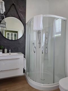 “No.25”Stand alone guest studio unit - 1