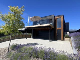 Stylish Panoramic Mountain and Lake Views - 3