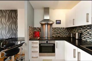 Contractor Century Wharf Apartment Free Parking Gym and Pool - 4