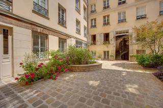 Saint-Germain-des-Prés - Modern-Calm-Bright - 1