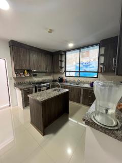 Casa familiar con piscina y zona bbq - 1