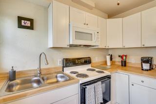 1 Mi to Downtown Pueblo! Cat-Friendly Condo - 2