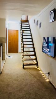 Secure & Comfortable Family Stay 2BHK Entire Apartment in Lyallpur Galleria Mall 24-7 Protection By Zavana Suites - 4