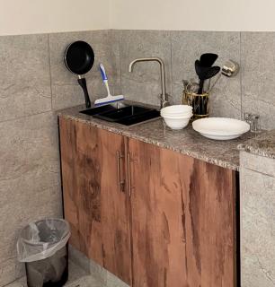 Secure & Comfortable Family Stay 2BHK Entire Apartment in Lyallpur Galleria Mall 24-7 Protection By Zavana Suites - 7