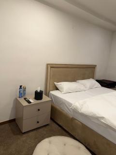 Secure & Comfortable Family Stay 2BHK Entire Apartment in Lyallpur Galleria Mall 24-7 Protection By Zavana Suites - 2