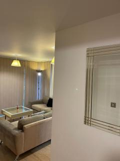 Private 2 bedroom apartment near Wolverhampton train station - 6