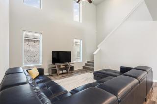 5BR 3BA Waterfront Home Near Highway and Area Attractions - 8