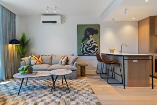 Nostalgic Glamour Pool Gym Sauna Steam Bar - 9