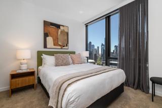 Nostalgic Glamour Pool Gym Sauna Steam Bar - 7