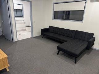 The Ultimate Family Retreat - Stylish & Spacious - 2