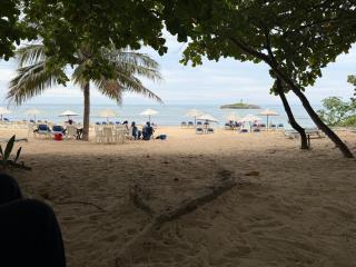 Paramount 3-Bedroom Apartment with Parking - 9