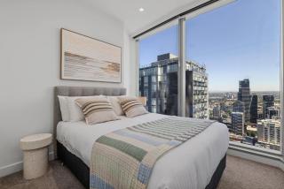 Westside Place Spacious Two-Bedroom City Suite - 8