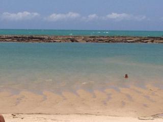 Casa à 70m da praia com 9 quartos sendo 7 suítes - 2