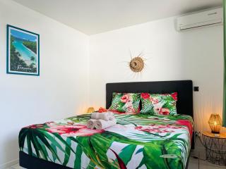 Private beach access, fiber optic internet & parking - 6