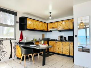 Private beach access, fiber optic internet & parking - 2