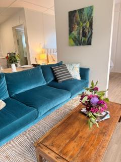 Sea Views and Simple Luxury - 9