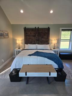 New Lux Cottage by Lake, King bed, Full Kit, Wi-Fi - 4