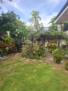 The English Filipina Secret Garden Resort - 3