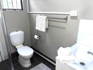 u4-Good Vibe Unit-Quiet Close to CBD-NewAC SmartTV - 2