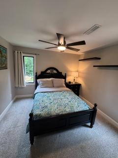 Charming 4-br Modern Farmhouse - 9