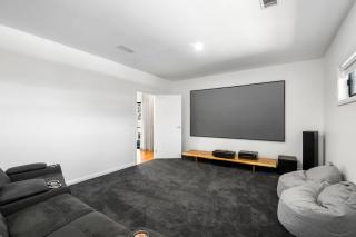 Luxury Bellbrae Retreat w Pool Spa & up to 12 Guests - 6
