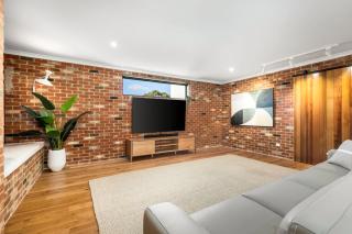 Luxury Bellbrae Retreat w Pool Spa & up to 12 Guests - 4