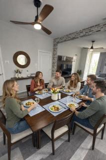 Stylish 2Bedroom Apartment w Games & Free Parking - 6