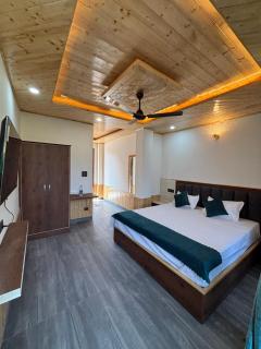 Giri River Side View Stay & Café - 2