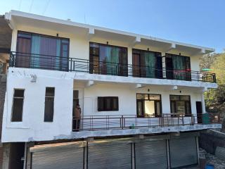 Giri River Side View Stay & Café - 3