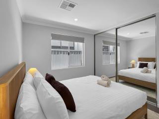 Spacious 3-Bed Home in Leafy Yokine - 3