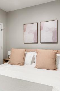 Spacious 2BR CozySuites OTR Downtown #08 - 3