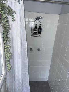 u3-Funky Unit with PrivateEntry QuietCentre NewAC New Smart TV - 7