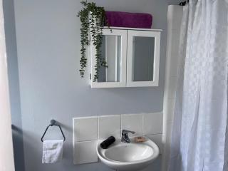 u3-Funky Unit with PrivateEntry QuietCentre NewAC New Smart TV - 6