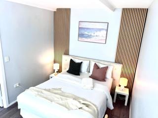 u3-Funky Unit with PrivateEntry QuietCentre NewAC New Smart TV - 5