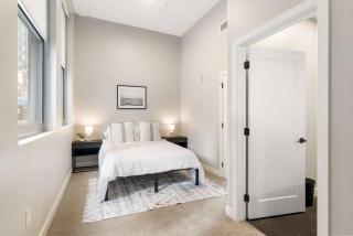 Spacious 2BR CozySuites OTR Downtown #16 - 7