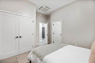 Spacious 2BR CozySuites OTR Downtown #13 - 5