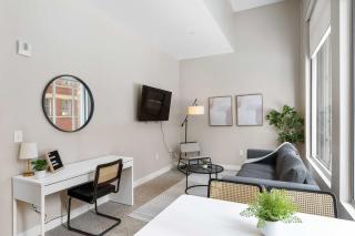 Spacious 2BR CozySuites OTR Downtown #14 - 2